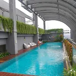 Good Deal And Strategic 1Br L\'Avenue Apartment By Travelio