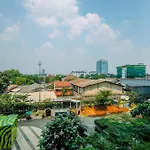 Good Deal And Strategic 1Br L\'Avenue Apartment By Travelio